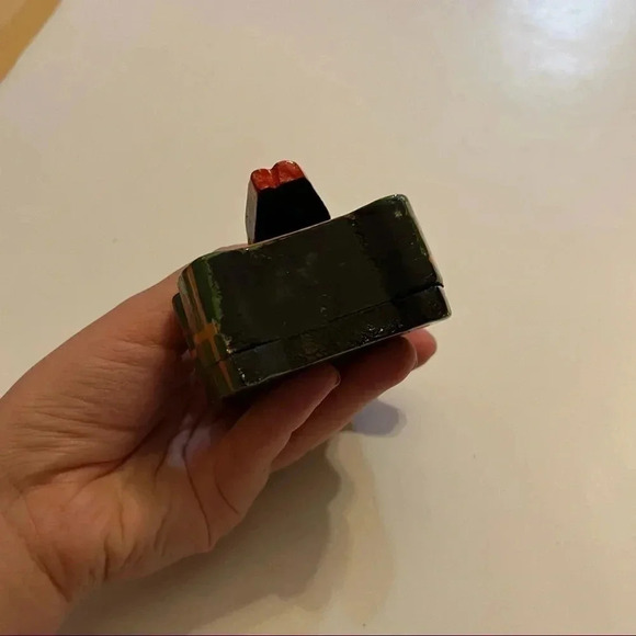 Cat In Armchair 2 Piece Wooden Hand Made Painted Bahamas Green Artisan Island - Picture 6 of 9